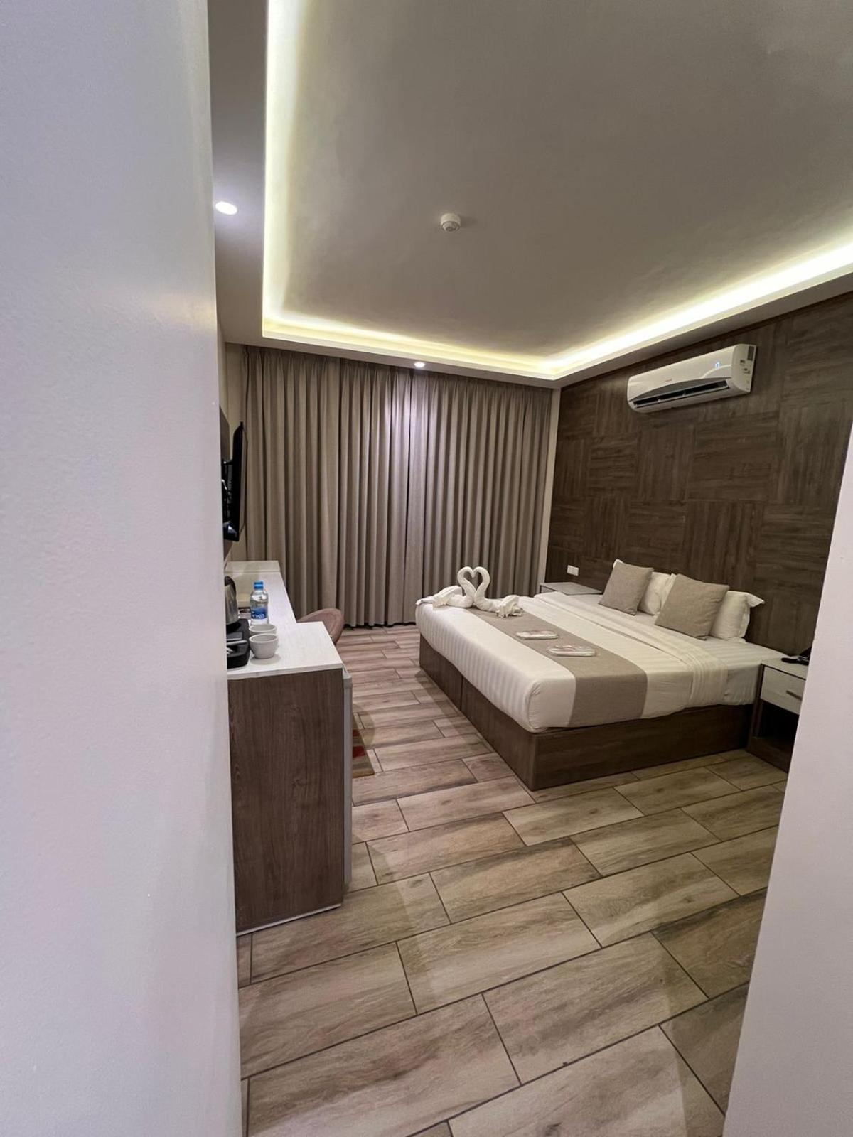 Sky Hotel 亚喀巴 外观 照片